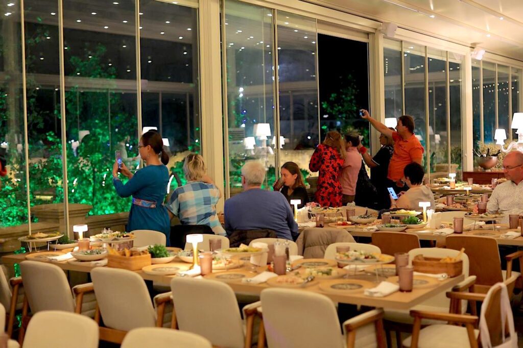 Как ухаживать за верандой, если вы открыты каждый день?